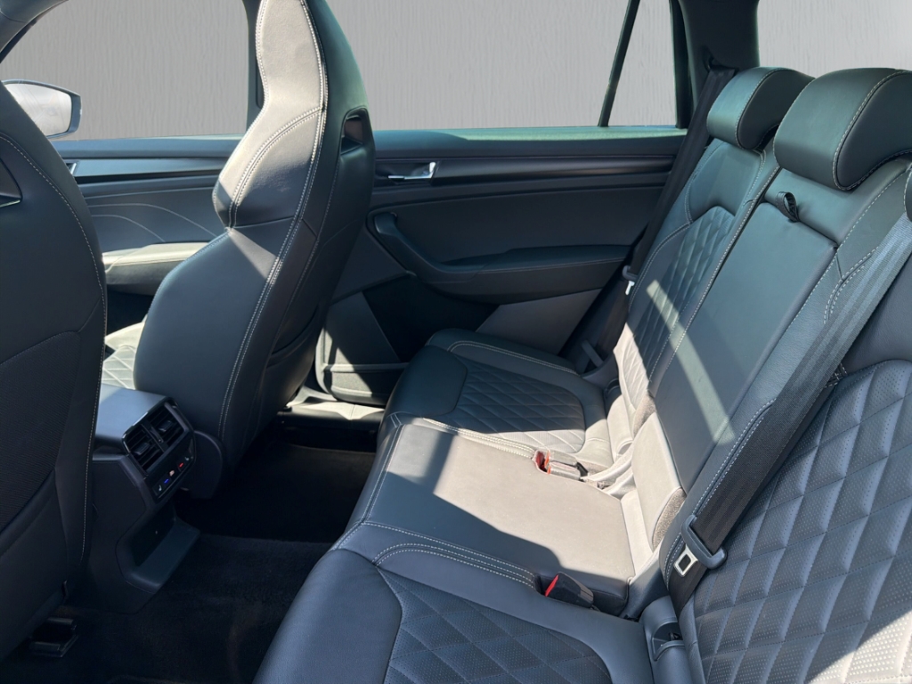 Fahrzeugabbildung SKODA Kodiaq 2.0 TSI 4x4 DSG Sport AHK Pano SHZ Leder