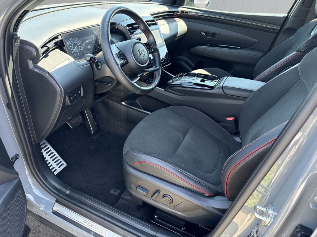 Fahrzeugabbildung Hyundai TUCSON 1.6 T-GDi DCT 4WD 48V N-Line Assist-P Sitz-P ECS AHK Allwetter Navi Digitales Cockpit