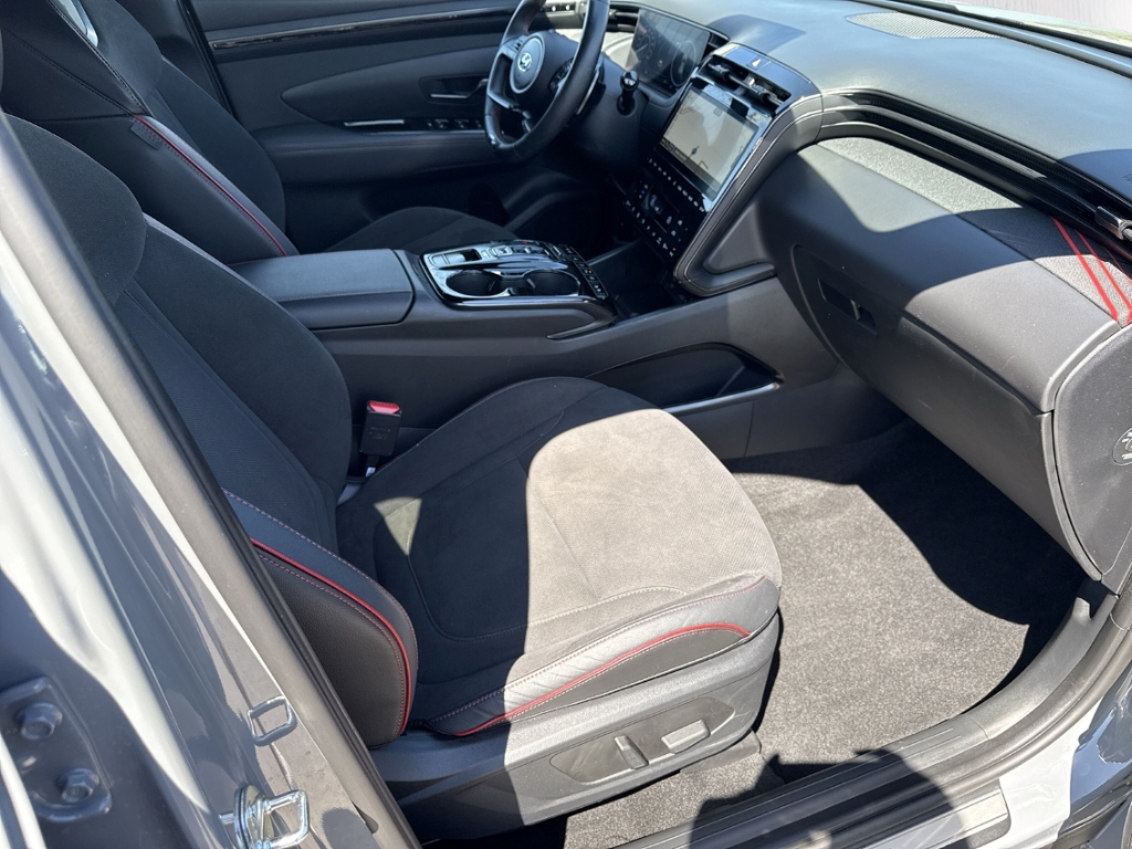 Fahrzeugabbildung Hyundai TUCSON 1.6 T-GDi DCT 4WD 48V N-Line Assist-P Sitz-P ECS AHK Allwetter Navi Digitales Cockpit