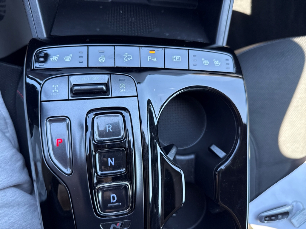 Fahrzeugabbildung Hyundai TUCSON 1.6 T-GDi DCT 4WD 48V N-Line Assist-P Sitz-P ECS AHK Allwetter Navi Digitales Cockpit