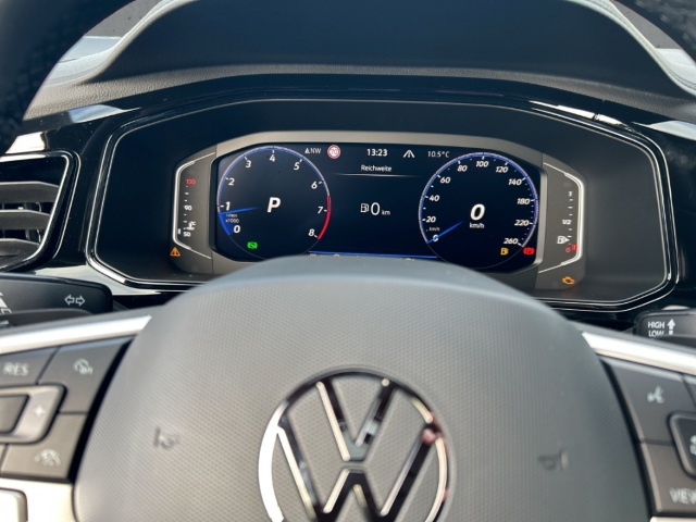 Fahrzeugabbildung Volkswagen T-Roc Cabriolet 1.5 TSI DSG R-Line IQ.LIGHT AHK ACC