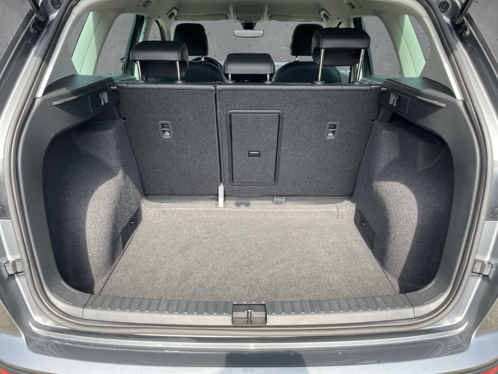 Fahrzeugabbildung SEAT Ateca 1.5 TSI DSG Xperience NAVI GJR Full Link Winterpaket LED