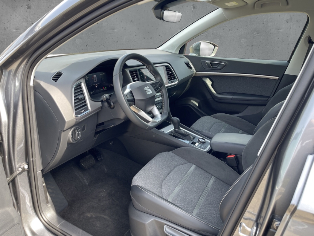 Fahrzeugabbildung SEAT Ateca 1.5 TSI DSG Xperience NAVI GJR Full Link Winterpaket LED