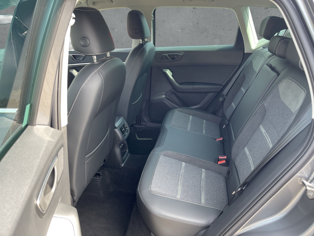 Fahrzeugabbildung SEAT Ateca 1.5 TSI DSG Xperience NAVI GJR Full Link Winterpaket LED