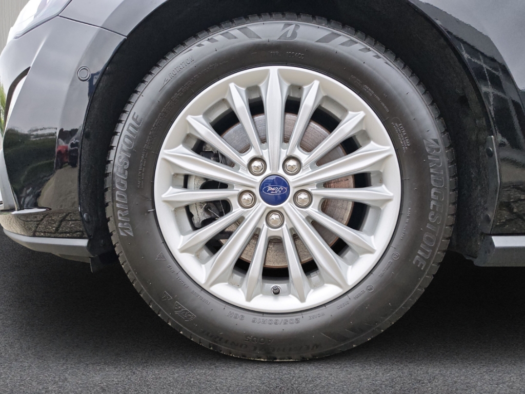 Fahrzeugabbildung Ford Focus Turnier 1.0 EB Titanium NAVI LED RFK SHZ GJR