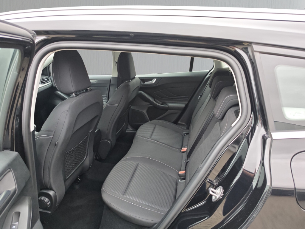 Fahrzeugabbildung Ford Focus Turnier 1.0 EB Titanium NAVI LED RFK SHZ GJR