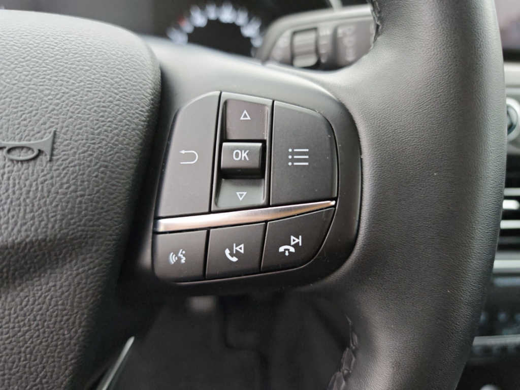 Fahrzeugabbildung Ford Focus Turnier 1.0 EB Titanium NAVI LED RFK SHZ GJR