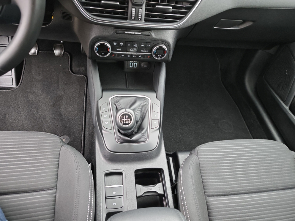 Fahrzeugabbildung Ford Focus Turnier 1.0 EB Titanium NAVI LED RFK SHZ GJR