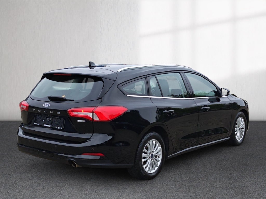 Fahrzeugabbildung Ford Focus Turnier 1.0 EB Titanium NAVI LED RFK SHZ GJR