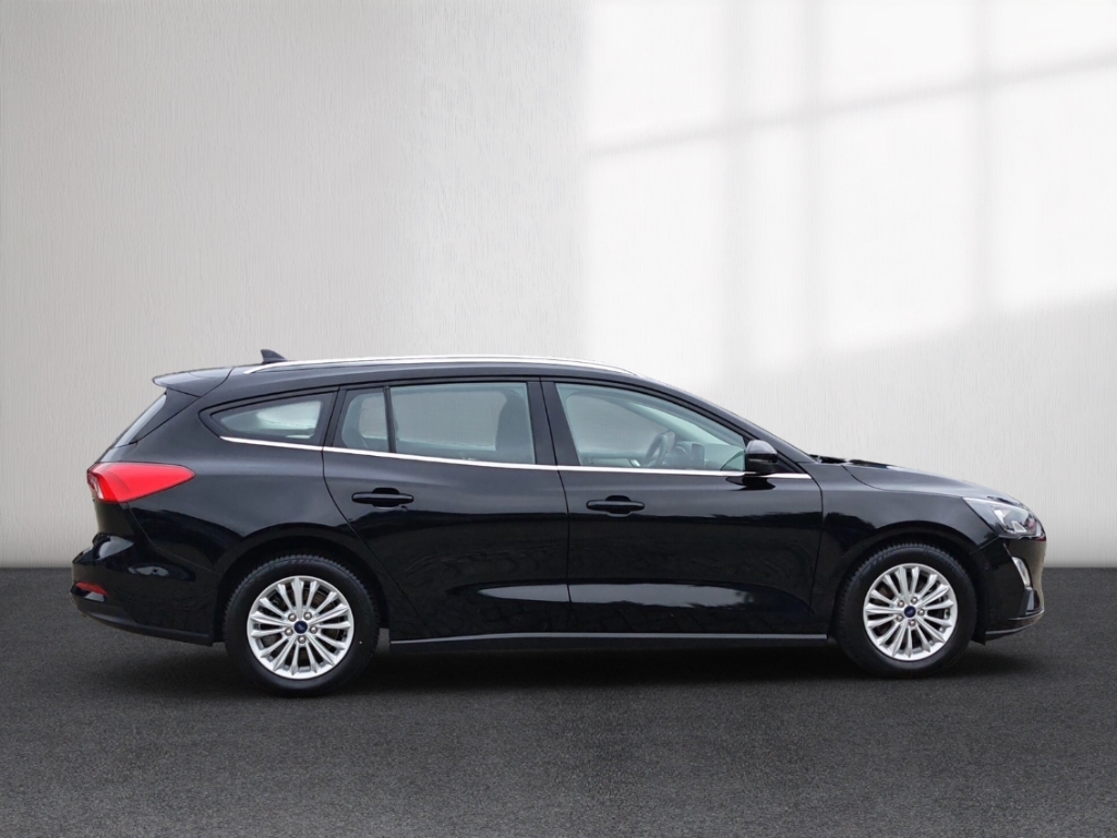 Fahrzeugabbildung Ford Focus Turnier 1.0 EB Titanium NAVI LED RFK SHZ GJR