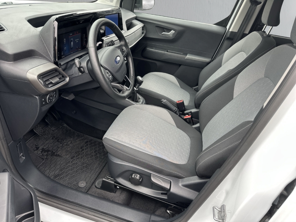 Fahrzeugabbildung Ford Tourneo Courier Titanium AHK AAC LM17 Winterpak. LED TFL