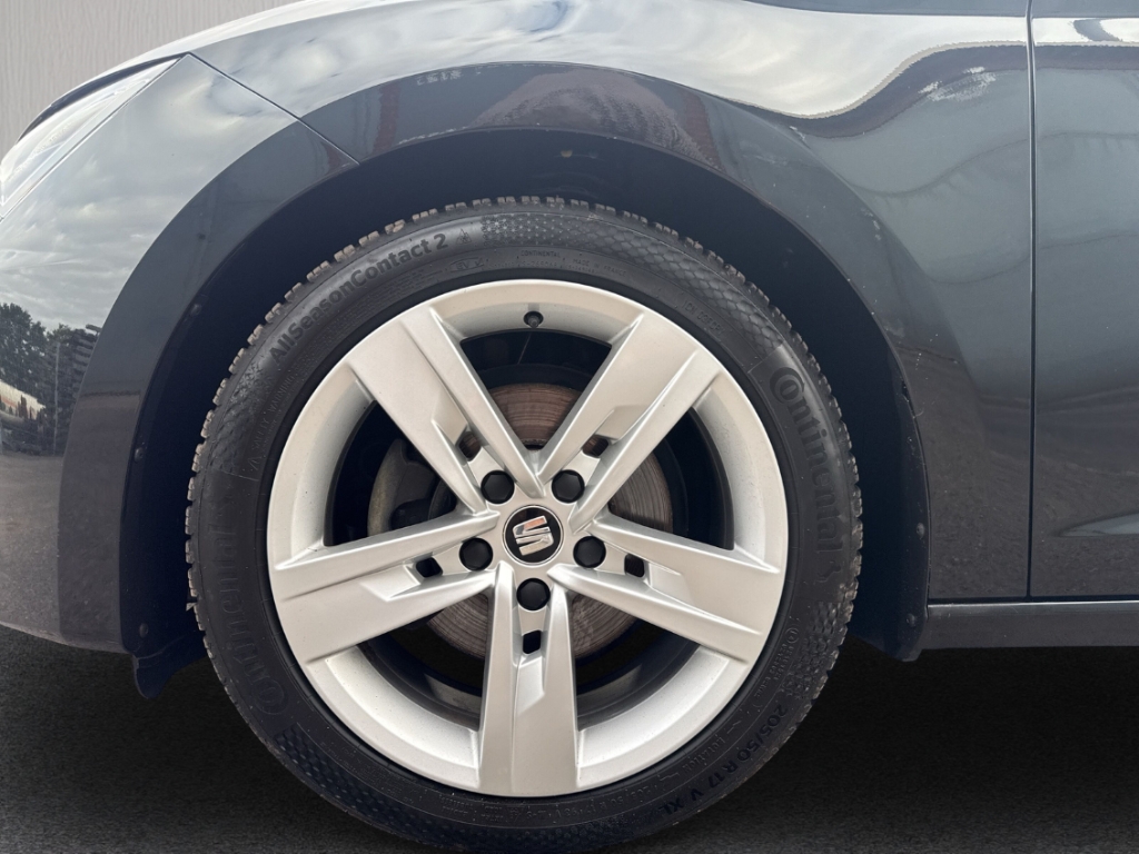 Fahrzeugabbildung SEAT Leon ST 1.5 TSI DSG FR Navi ACC LED RKam KeyLess Allwetter