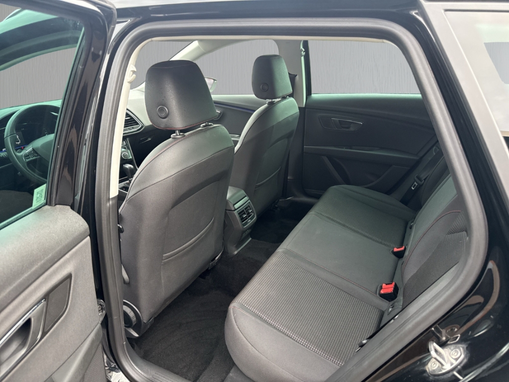 Fahrzeugabbildung SEAT Leon ST 1.5 TSI DSG FR Navi ACC LED RKam KeyLess Allwetter
