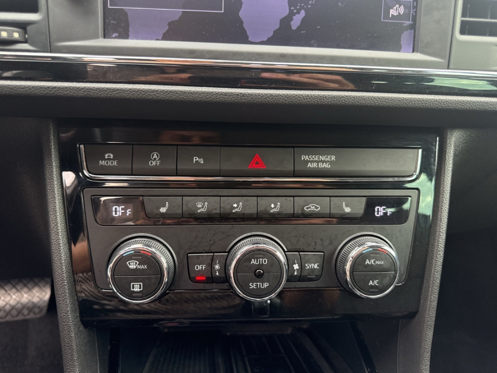 Fahrzeugabbildung SEAT Leon ST 1.5 TSI DSG FR Navi ACC LED RKam KeyLess Allwetter