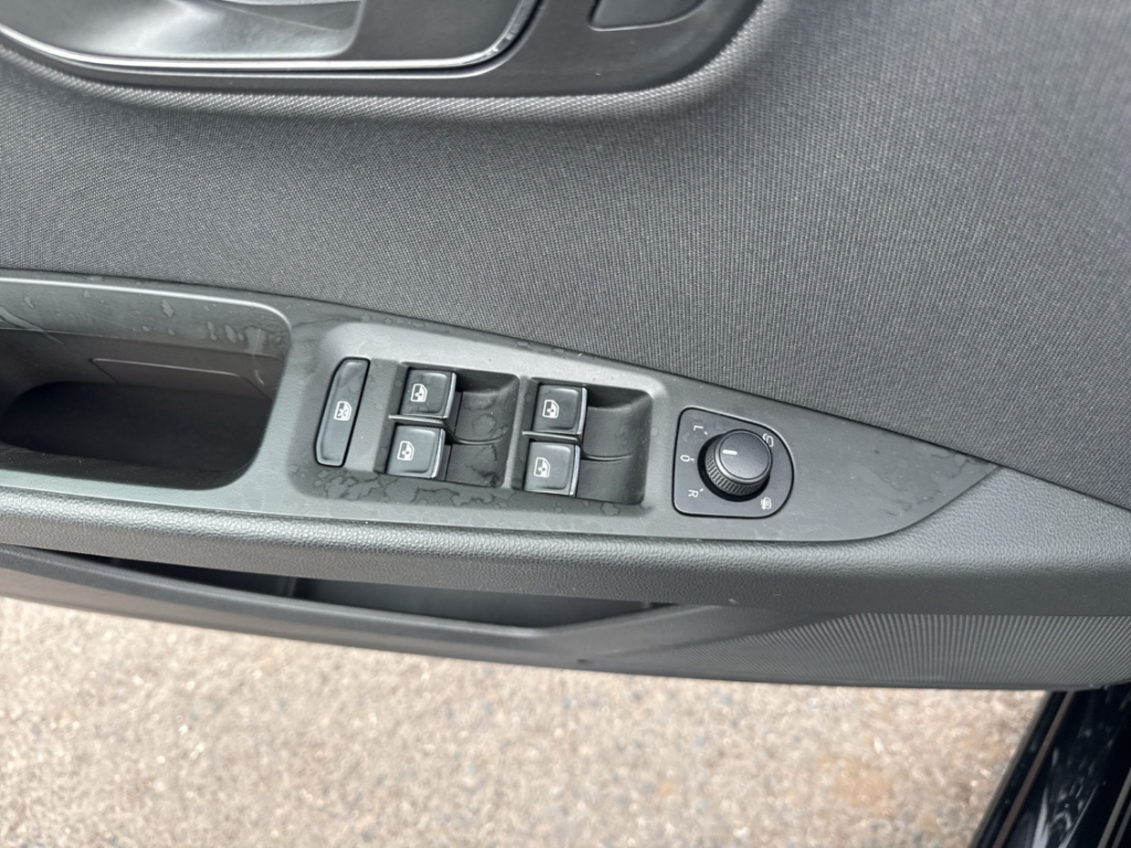 Fahrzeugabbildung SEAT Leon ST 1.5 TSI DSG FR Navi ACC LED RKam KeyLess Allwetter