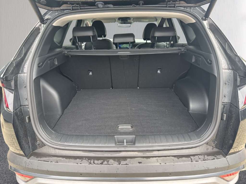 Fahrzeugabbildung Hyundai TUCSON FL PHEV 1.6 AT 4WD MY25 Trend Navi Digitales Cockpit LED