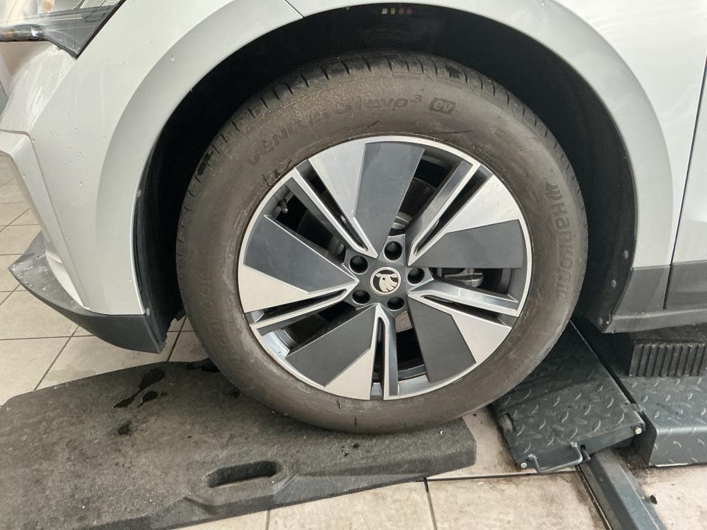 Fahrzeugabbildung SKODA Enyaq iV 60 Loft AHK Navi Tempo PDC Kamera