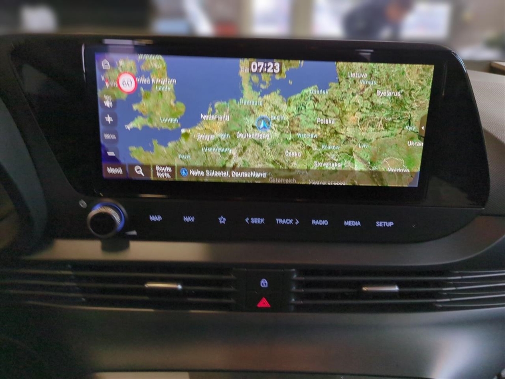 Fahrzeugabbildung Hyundai BAYON FL 1.0 T-GDI MT MY25 Select Navi Apple CarPlay Android Auto Fahrerprofil Musikstreaming