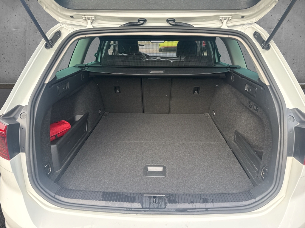 Fahrzeugabbildung Volkswagen Passat Alltrack 4Motion 2.0 TDI ACC Matrix Kamera Massag StandHZG AHK-klappbar