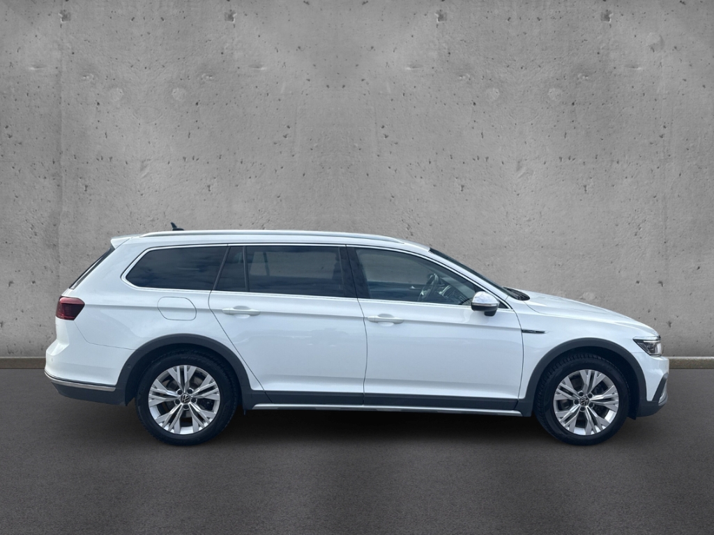 Fahrzeugabbildung Volkswagen Passat Alltrack 4Motion 2.0 TDI ACC Matrix Kamera Massag StandHZG AHK-klappbar