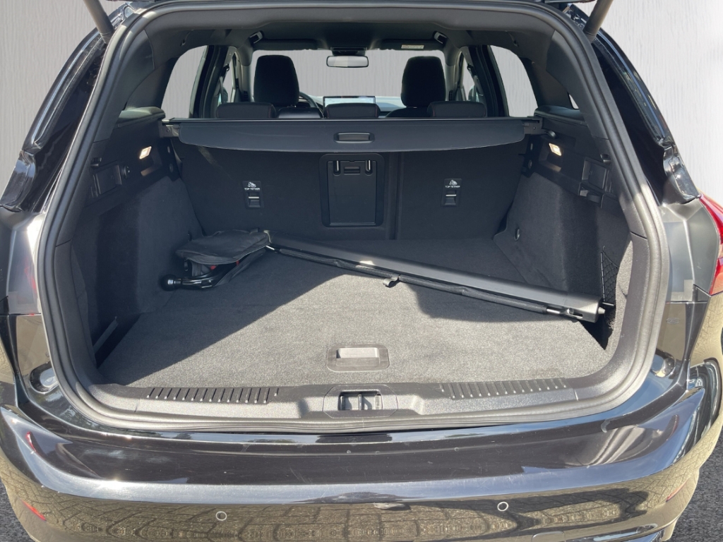 Fahrzeugabbildung Ford Focus Turnier 1.0 ST Line X AHK HUD ACC SHZ LHZ