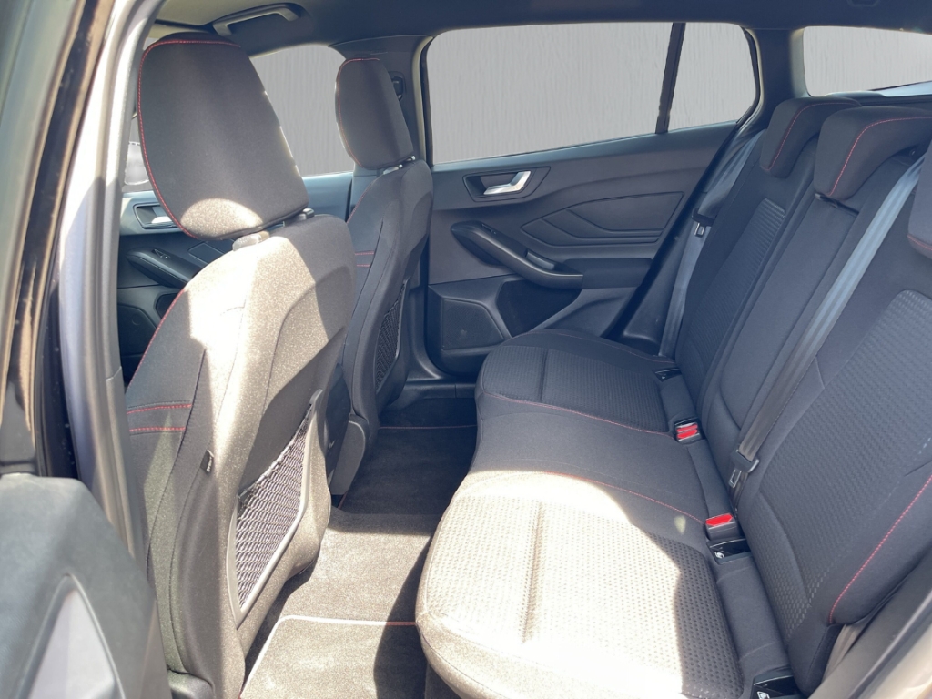 Fahrzeugabbildung Ford Focus Turnier 1.0 ST Line X AHK HUD ACC SHZ LHZ