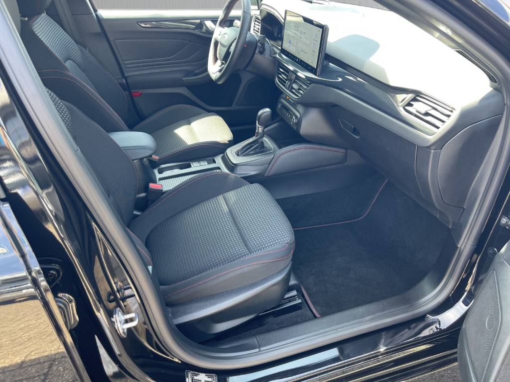 Fahrzeugabbildung Ford Focus Turnier 1.0 ST Line X AHK HUD ACC SHZ LHZ