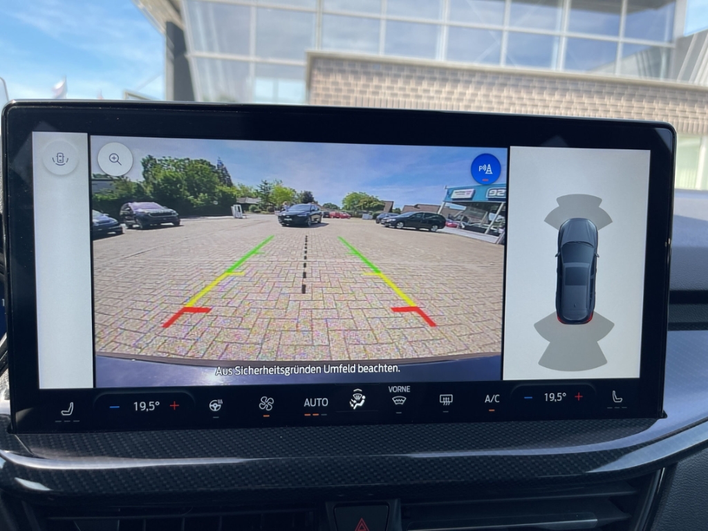 Fahrzeugabbildung Ford Focus Turnier 1.0 ST Line X AHK HUD ACC SHZ LHZ
