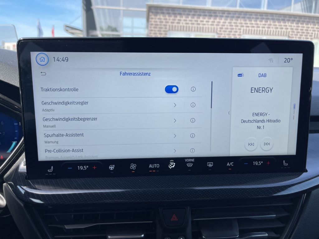 Fahrzeugabbildung Ford Focus Turnier 1.0 ST Line X AHK HUD ACC SHZ LHZ