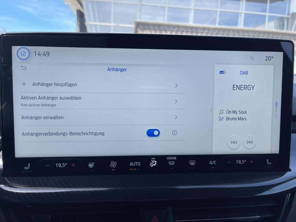 Fahrzeugabbildung Ford Focus Turnier 1.0 ST Line X AHK HUD ACC SHZ LHZ