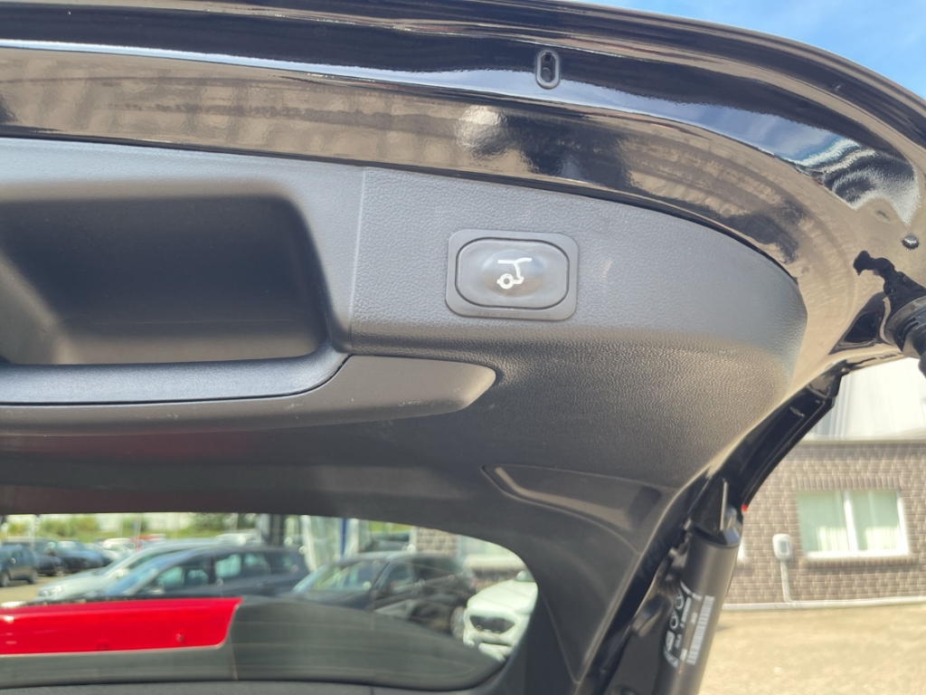 Fahrzeugabbildung Ford Focus Turnier 1.0 ST Line X AHK HUD ACC SHZ LHZ