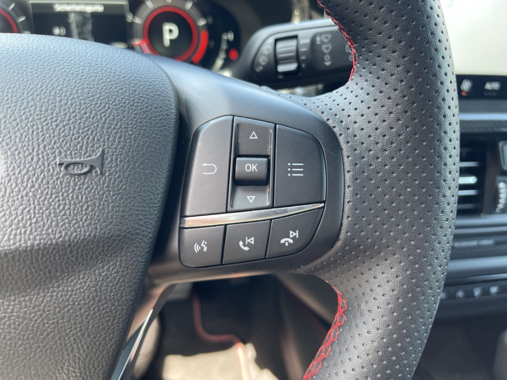Fahrzeugabbildung Ford Focus Turnier 1.0 ST Line X AHK HUD ACC SHZ LHZ