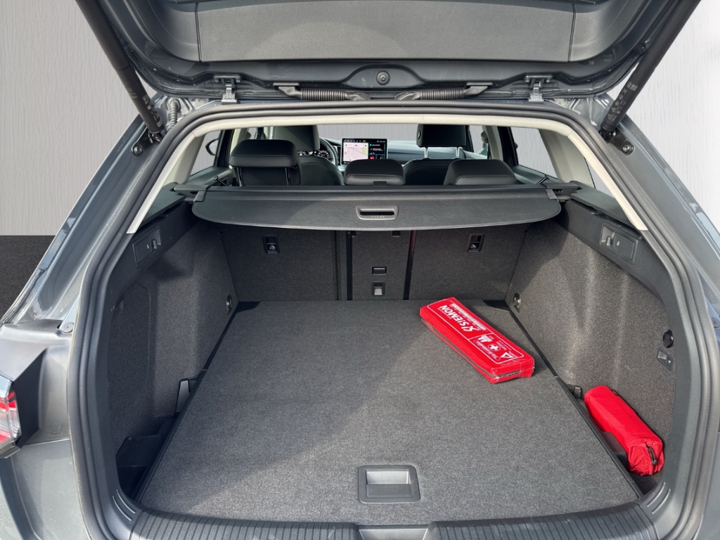 Fahrzeugabbildung Volkswagen Golf Variant TDI DSG Goal AHK MatrLED +Paket ACC