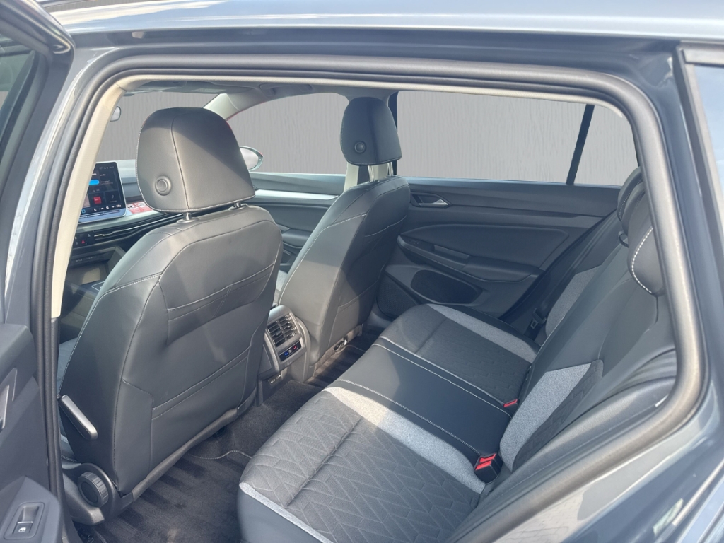 Fahrzeugabbildung Volkswagen Golf Variant TDI DSG Goal AHK MatrLED +Paket ACC