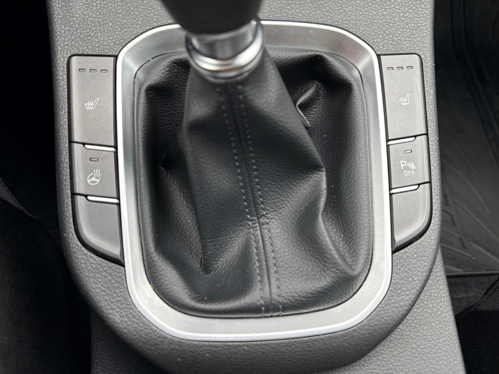 Fahrzeugabbildung Hyundai i30 Kombi 1.0 T-GDi EDITION 30 CarPlay RKam PDC Allwetter