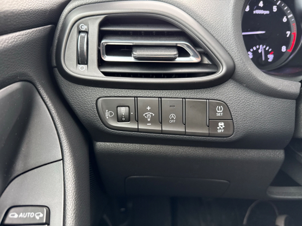 Fahrzeugabbildung Hyundai i30 Kombi 1.0 T-GDi EDITION 30 CarPlay RKam PDC Allwetter