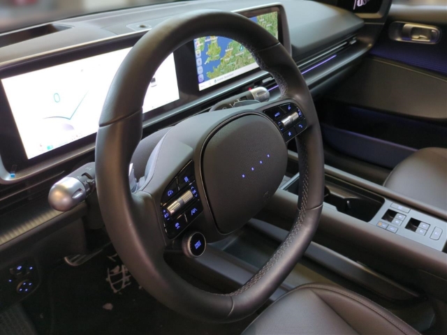 Fahrzeugabbildung Hyundai IONIQ 6 4WD 77,4kWh UNIQ Digi-Spiegel 20LM HUD Navi Digitales Cockpit Memory Sitze