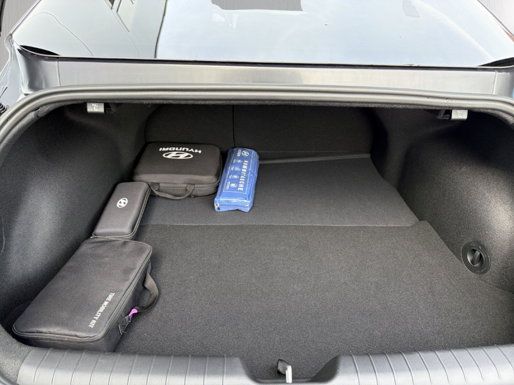 Fahrzeugabbildung Hyundai IONIQ 6 4WD 77,4kWh UNIQ Digi-Spiegel 20LM HUD Navi Digitales Cockpit Memory Sitze