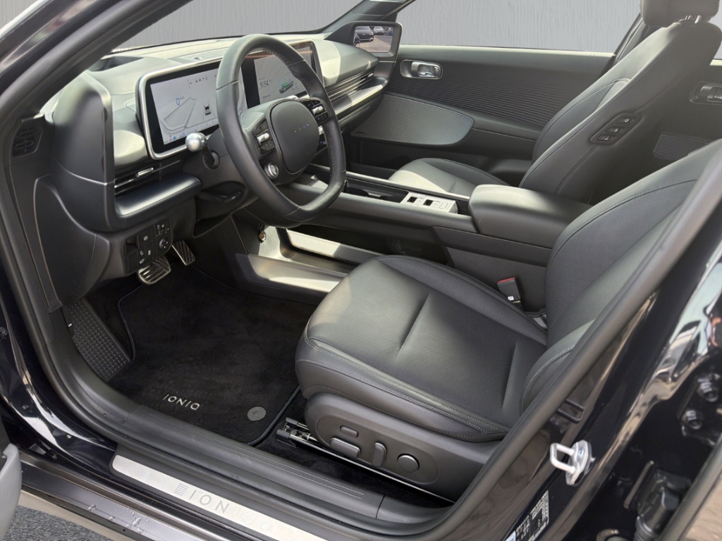 Fahrzeugabbildung Hyundai IONIQ 6 4WD 77,4kWh UNIQ Digi-Spiegel 20LM HUD Navi Digitales Cockpit Memory Sitze