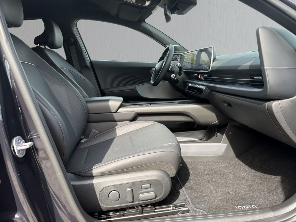 Fahrzeugabbildung Hyundai IONIQ 6 4WD 77,4kWh UNIQ Digi-Spiegel 20LM HUD Navi Digitales Cockpit Memory Sitze