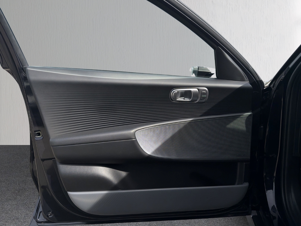 Fahrzeugabbildung Hyundai IONIQ 6 4WD 77,4kWh UNIQ Digi-Spiegel 20LM HUD Navi Digitales Cockpit Memory Sitze