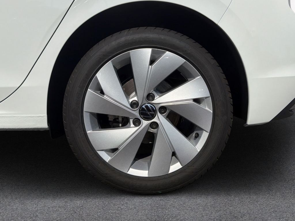 Fahrzeugabbildung Volkswagen Golf 1.5 eHybrid DSG Style LED NAVI ACC KAMERA LM