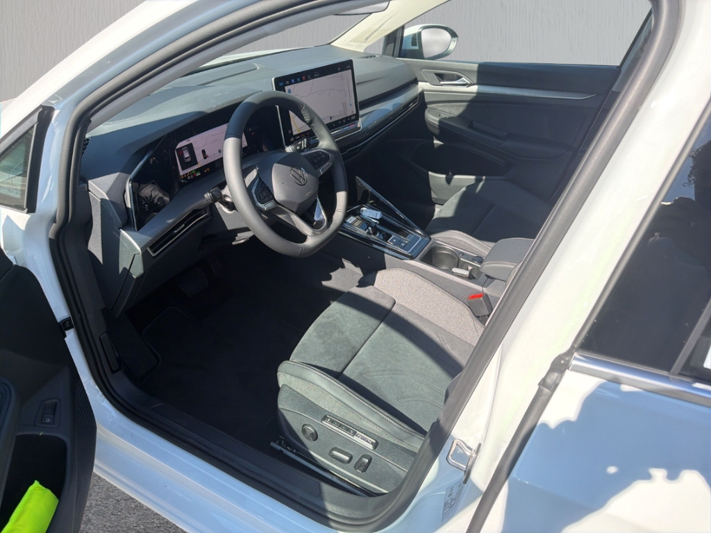 Fahrzeugabbildung Volkswagen Golf 1.5 eHybrid DSG Style LED NAVI ACC KAMERA LM