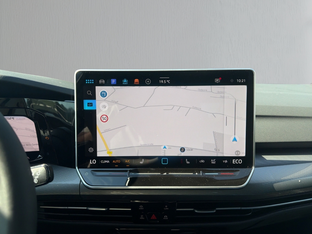 Fahrzeugabbildung Volkswagen Golf 1.5 eHybrid DSG Style LED NAVI ACC KAMERA LM