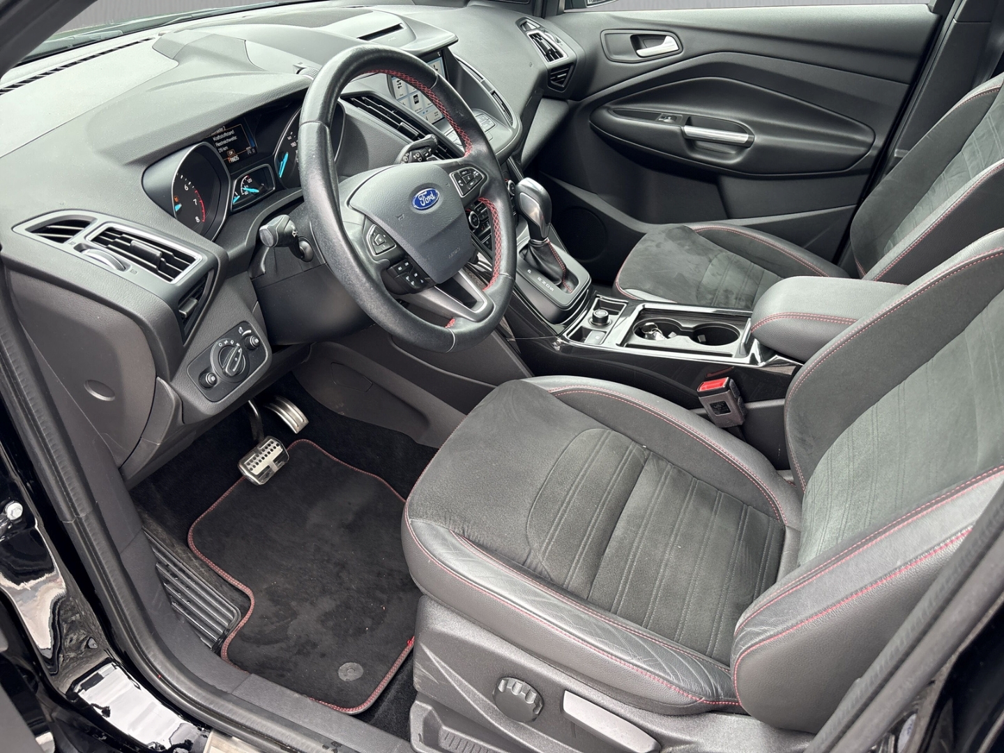 Fahrzeugabbildung Ford Kuga ST-Line 2.0EcoBoost RFK PANO WinterP GJR