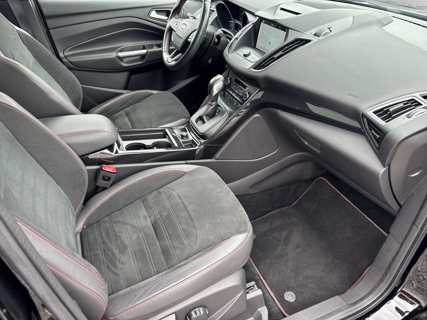 Fahrzeugabbildung Ford Kuga ST-Line 2.0EcoBoost RFK PANO WinterP GJR