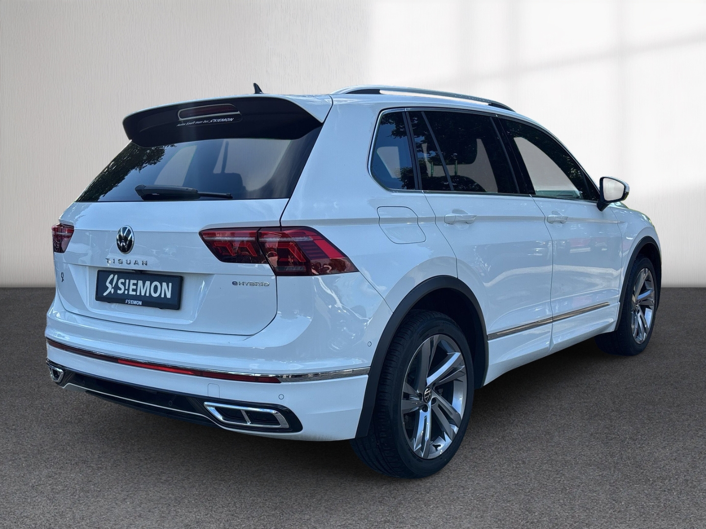 Fahrzeugabbildung Volkswagen Tiguan 1,4 TSI eHybrid R-Line SHZ AHK LED RFK