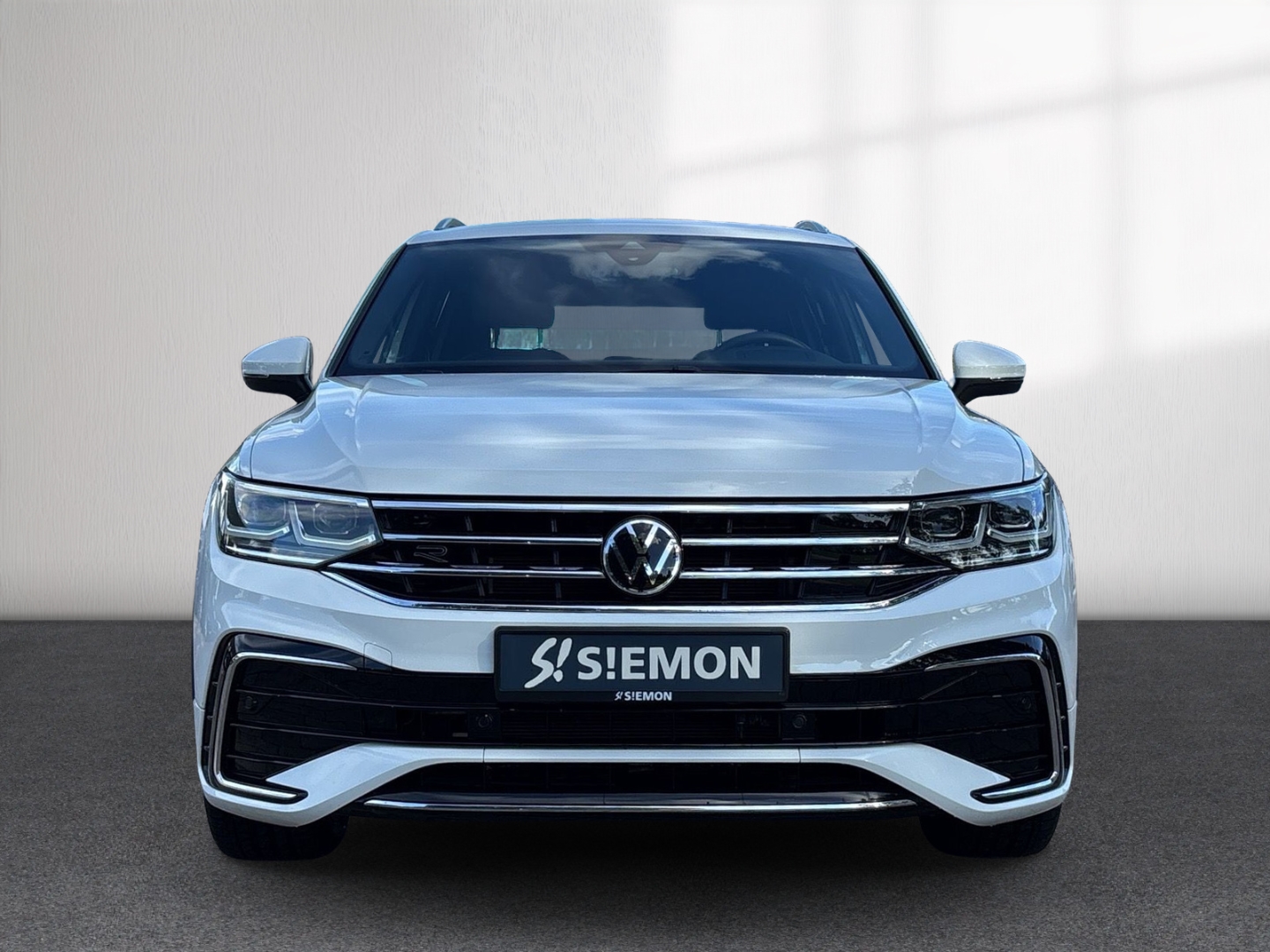 Fahrzeugabbildung Volkswagen Tiguan 1,4 TSI eHybrid R-Line SHZ AHK LED RFK