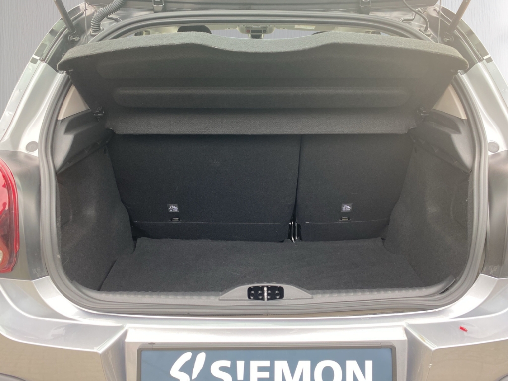 Fahrzeugabbildung Citroen C3 1.2 PureTech AT Shine Navi SmartLink RKam BlindSpot SHZ GRA