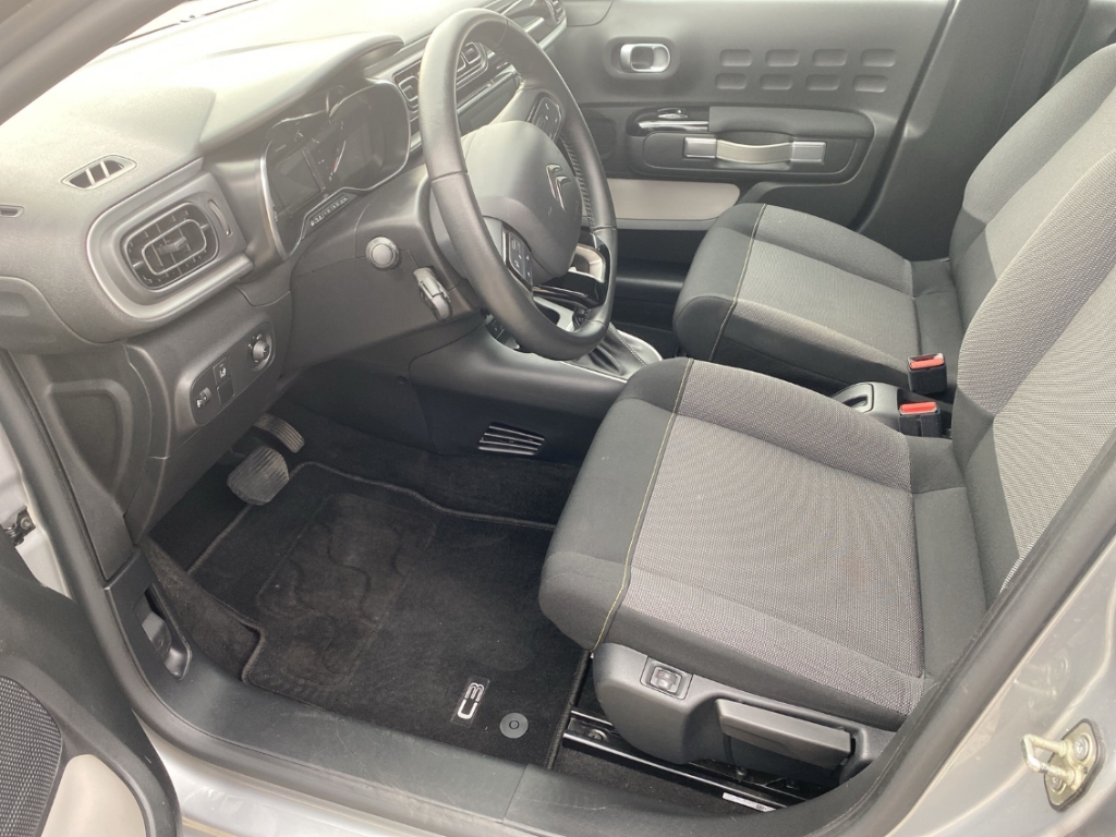 Fahrzeugabbildung Citroen C3 1.2 PureTech AT Shine Navi SmartLink RKam BlindSpot SHZ GRA